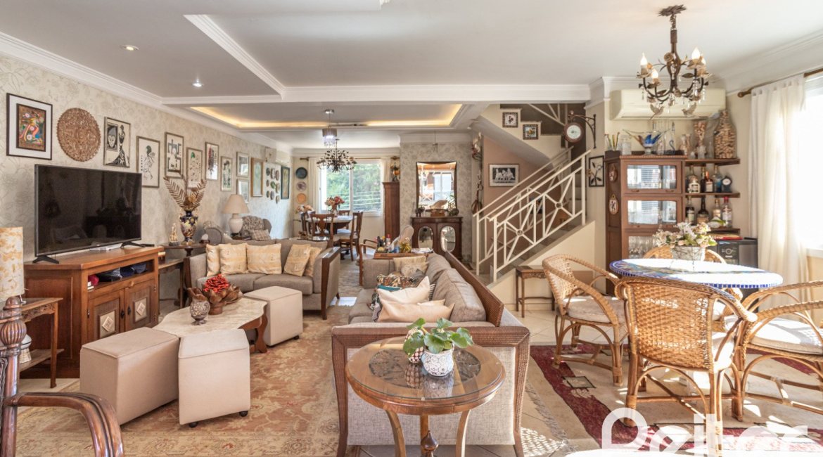 Casa em Condomínio à venda com 252m², 3 dormitórios, 2 suítes, 3 vagas, no bairro Vila Assunção em Porto Alegre