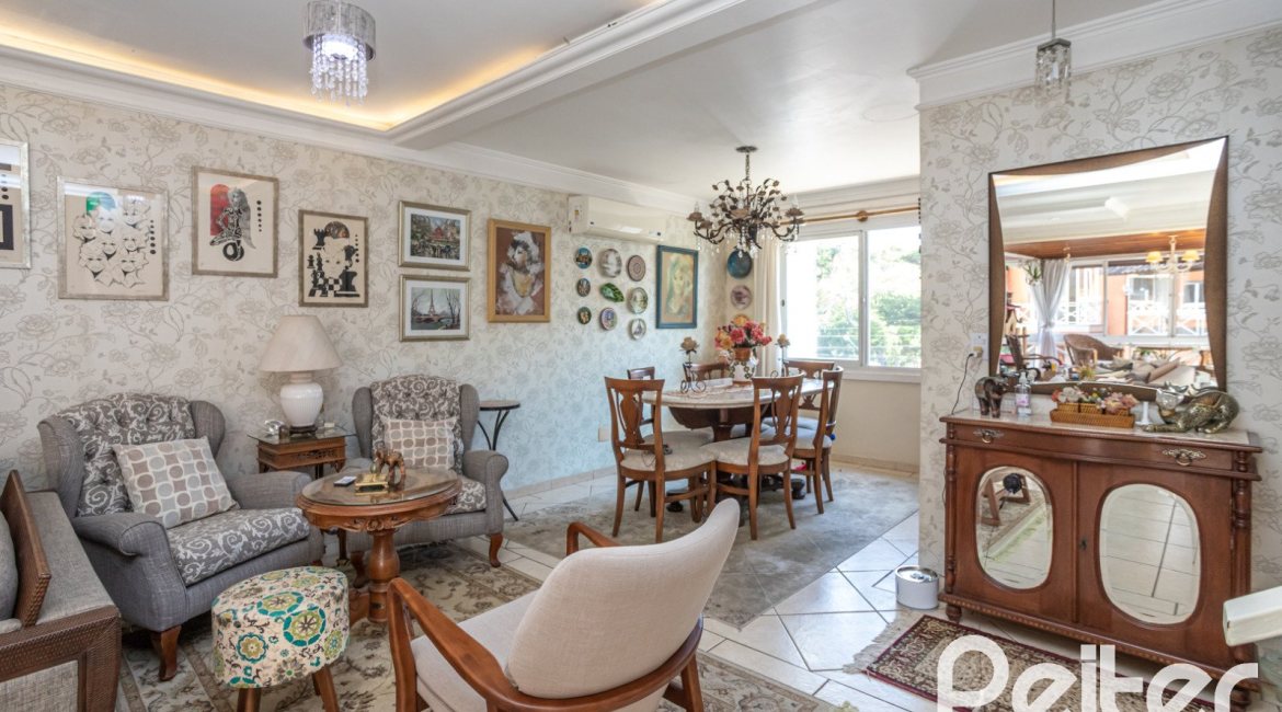 Casa em Condomínio à venda com 252m², 3 dormitórios, 2 suítes, 3 vagas, no bairro Vila Assunção em Porto Alegre