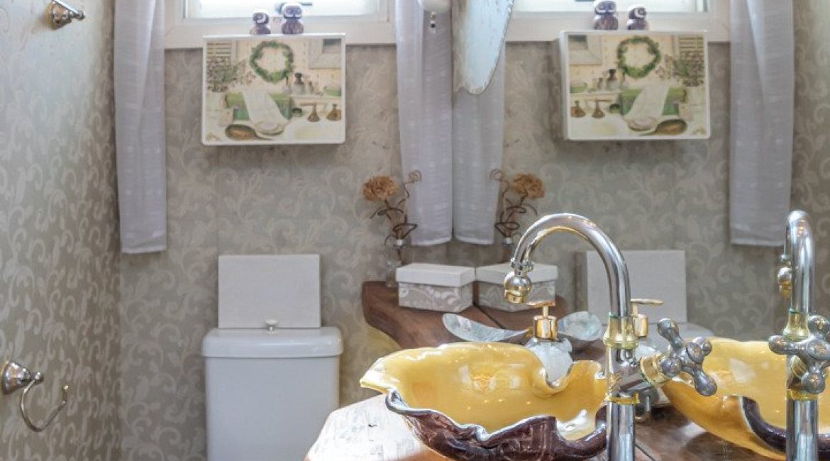 Casa em Condomínio à venda com 252m², 3 dormitórios, 2 suítes, 3 vagas, no bairro Vila Assunção em Porto Alegre