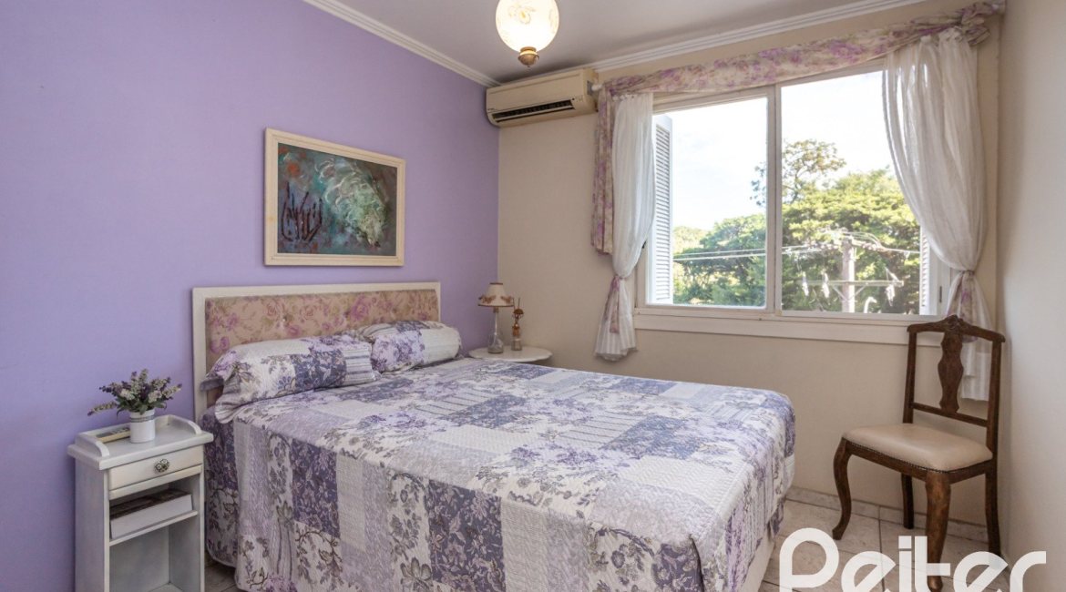 Casa em Condomínio à venda com 252m², 3 dormitórios, 2 suítes, 3 vagas, no bairro Vila Assunção em Porto Alegre