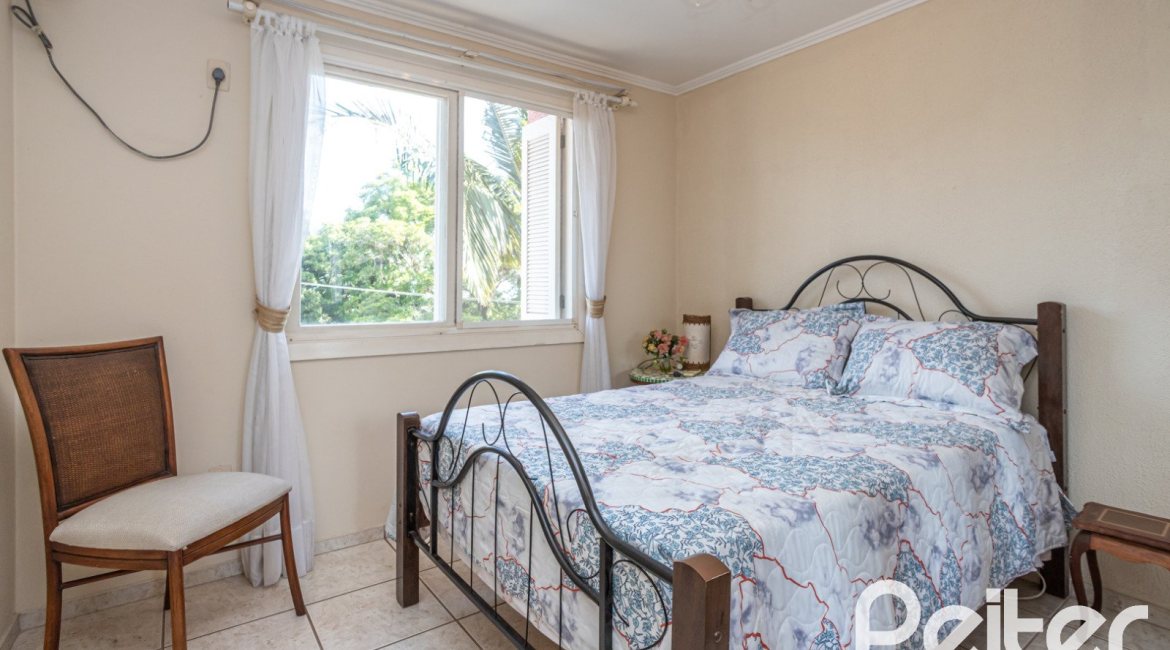 Casa em Condomínio à venda com 252m², 3 dormitórios, 2 suítes, 3 vagas, no bairro Vila Assunção em Porto Alegre