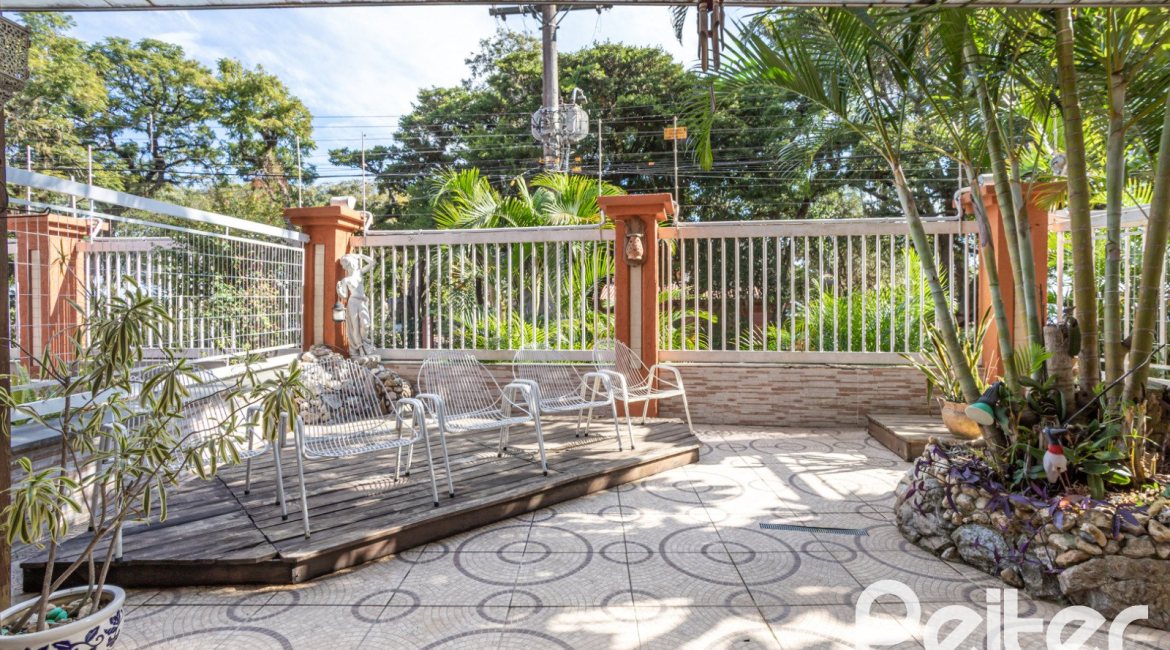 Casa em Condomínio à venda com 252m², 3 dormitórios, 2 suítes, 3 vagas, no bairro Vila Assunção em Porto Alegre