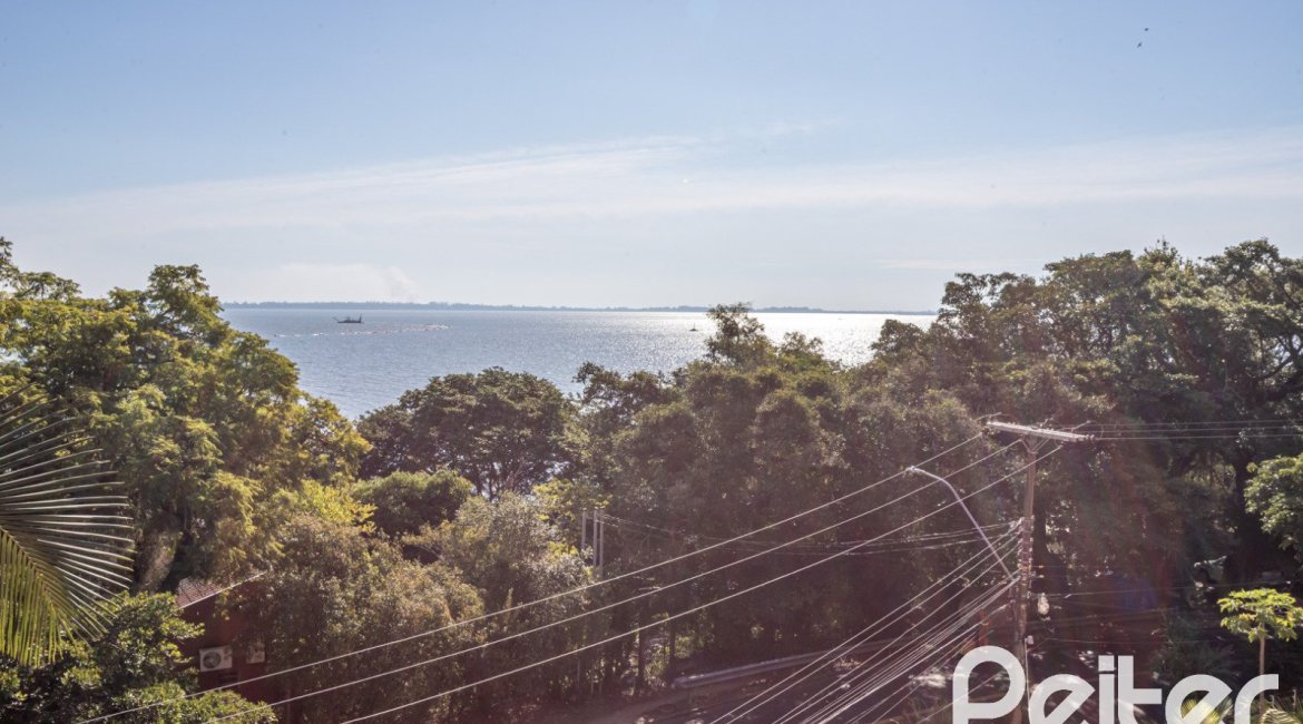 Casa em Condomínio à venda com 252m², 3 dormitórios, 2 suítes, 3 vagas, no bairro Vila Assunção em Porto Alegre