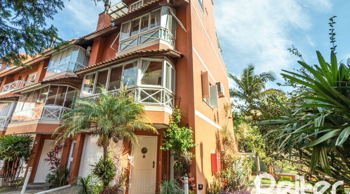 Casa em Condomínio à venda com 252m², 3 dormitórios, 2 suítes, 3 vagas, no bairro Vila Assunção em Porto Alegre