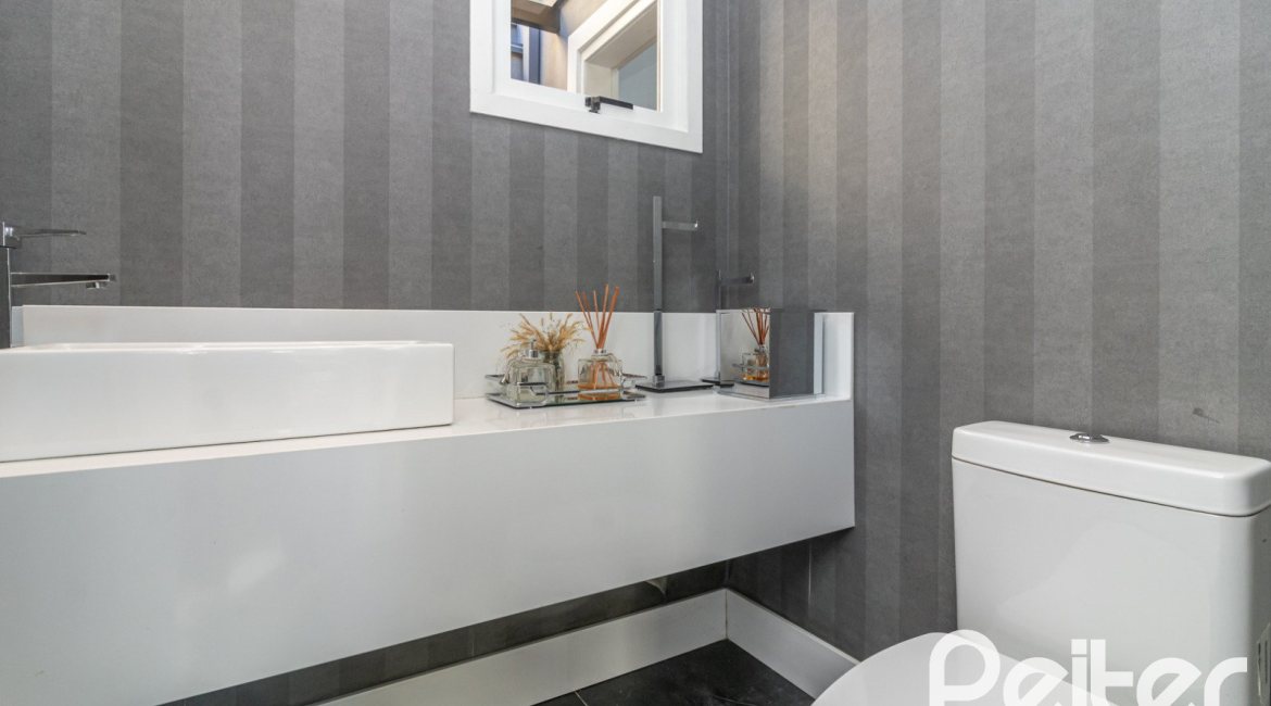 Casa em Condomínio à venda com 196m², 3 dormitórios, 1 suíte, 4 vagas, no bairro Terra Ville em PORTO ALEGRE