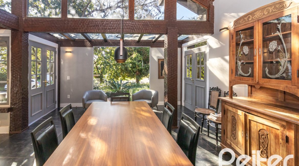 Casa em Condomínio à venda com 196m², 3 dormitórios, 1 suíte, 4 vagas, no bairro Terra Ville em PORTO ALEGRE