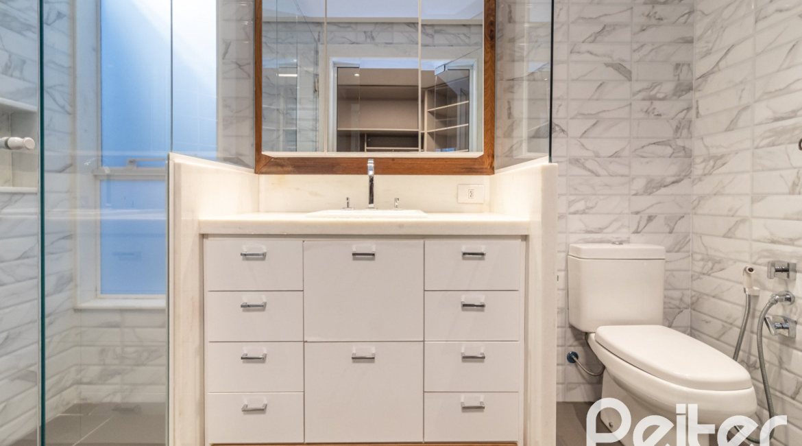 Casa em Condomínio à venda com 196m², 3 dormitórios, 1 suíte, 4 vagas, no bairro Terra Ville em PORTO ALEGRE