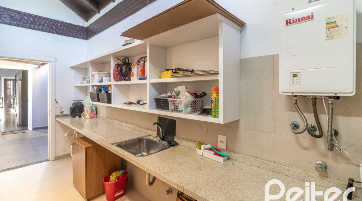 Casa em Condomínio à venda com 196m², 3 dormitórios, 1 suíte, 4 vagas, no bairro Terra Ville em PORTO ALEGRE