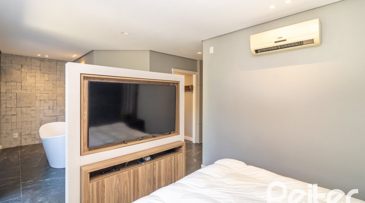 Casa em Condomínio à venda com 196m², 3 dormitórios, 1 suíte, 4 vagas, no bairro Terra Ville em PORTO ALEGRE