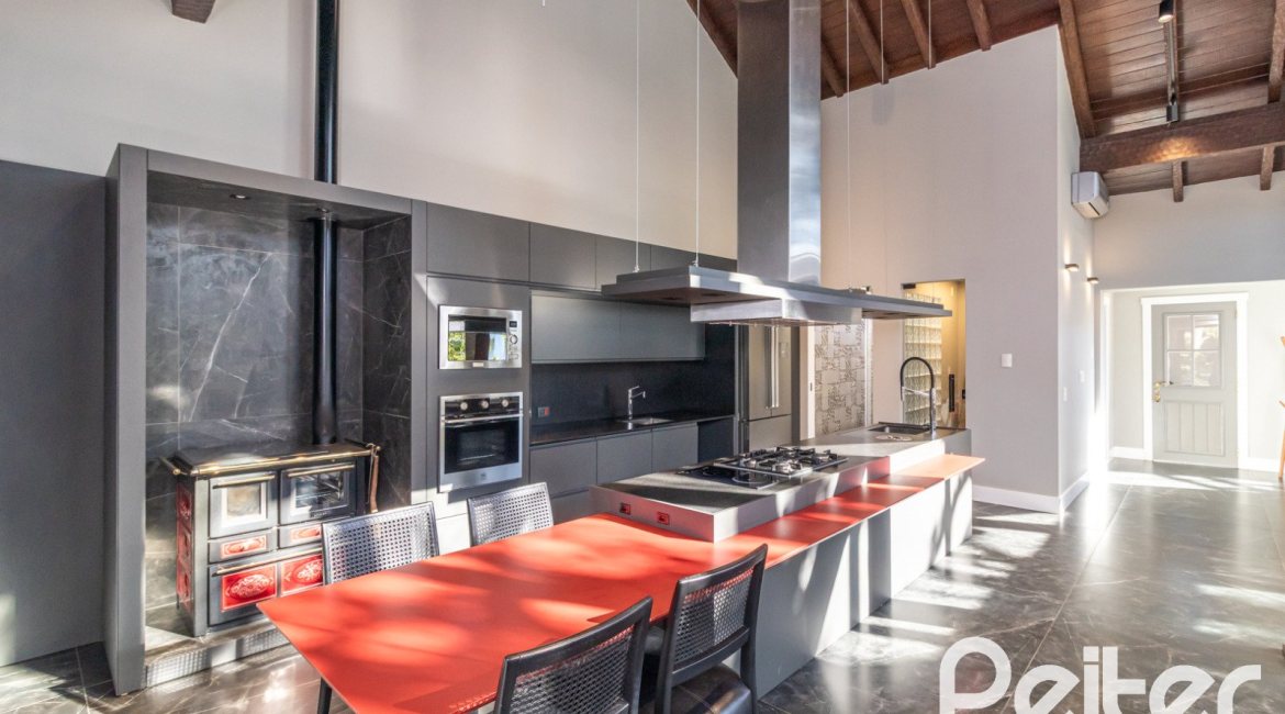 Casa em Condomínio à venda com 196m², 3 dormitórios, 1 suíte, 4 vagas, no bairro Terra Ville em PORTO ALEGRE