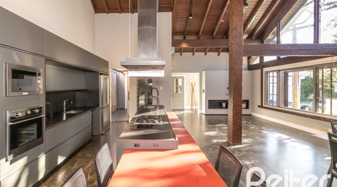 Casa em Condomínio à venda com 196m², 3 dormitórios, 1 suíte, 4 vagas, no bairro Terra Ville em PORTO ALEGRE