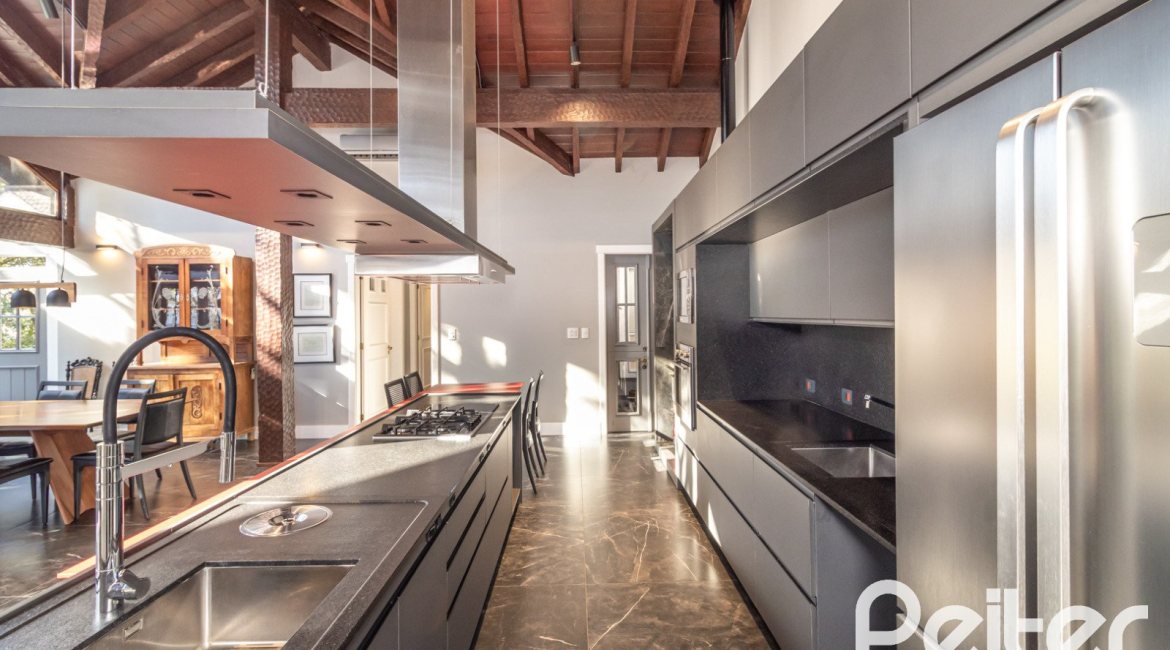 Casa em Condomínio à venda com 196m², 3 dormitórios, 1 suíte, 4 vagas, no bairro Terra Ville em PORTO ALEGRE