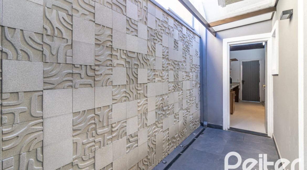 Casa em Condomínio à venda com 196m², 3 dormitórios, 1 suíte, 4 vagas, no bairro Terra Ville em PORTO ALEGRE