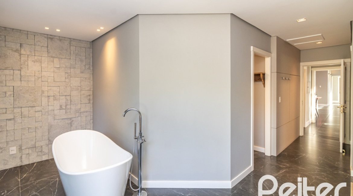 Casa em Condomínio à venda com 196m², 3 dormitórios, 1 suíte, 4 vagas, no bairro Terra Ville em PORTO ALEGRE