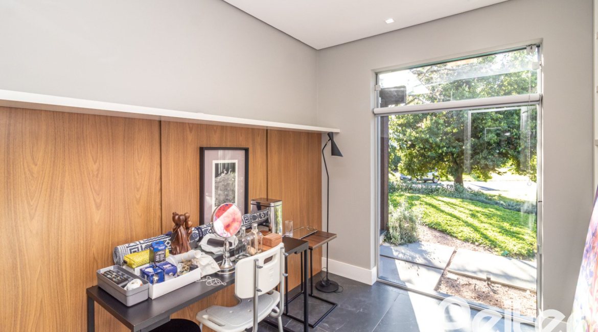 Casa em Condomínio à venda com 196m², 3 dormitórios, 1 suíte, 4 vagas, no bairro Terra Ville em PORTO ALEGRE