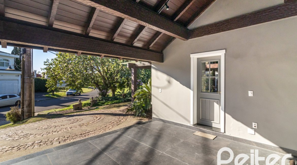 Casa em Condomínio à venda com 196m², 3 dormitórios, 1 suíte, 4 vagas, no bairro Terra Ville em PORTO ALEGRE