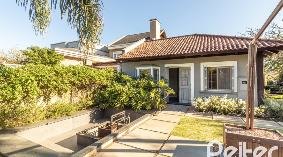 Casa em Condomínio à venda com 196m², 3 dormitórios, 1 suíte, 4 vagas, no bairro Terra Ville em PORTO ALEGRE