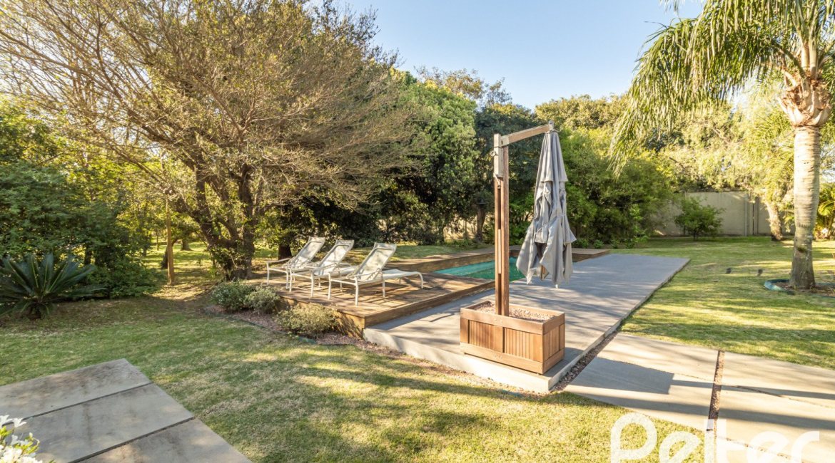 Casa em Condomínio à venda com 196m², 3 dormitórios, 1 suíte, 4 vagas, no bairro Terra Ville em PORTO ALEGRE