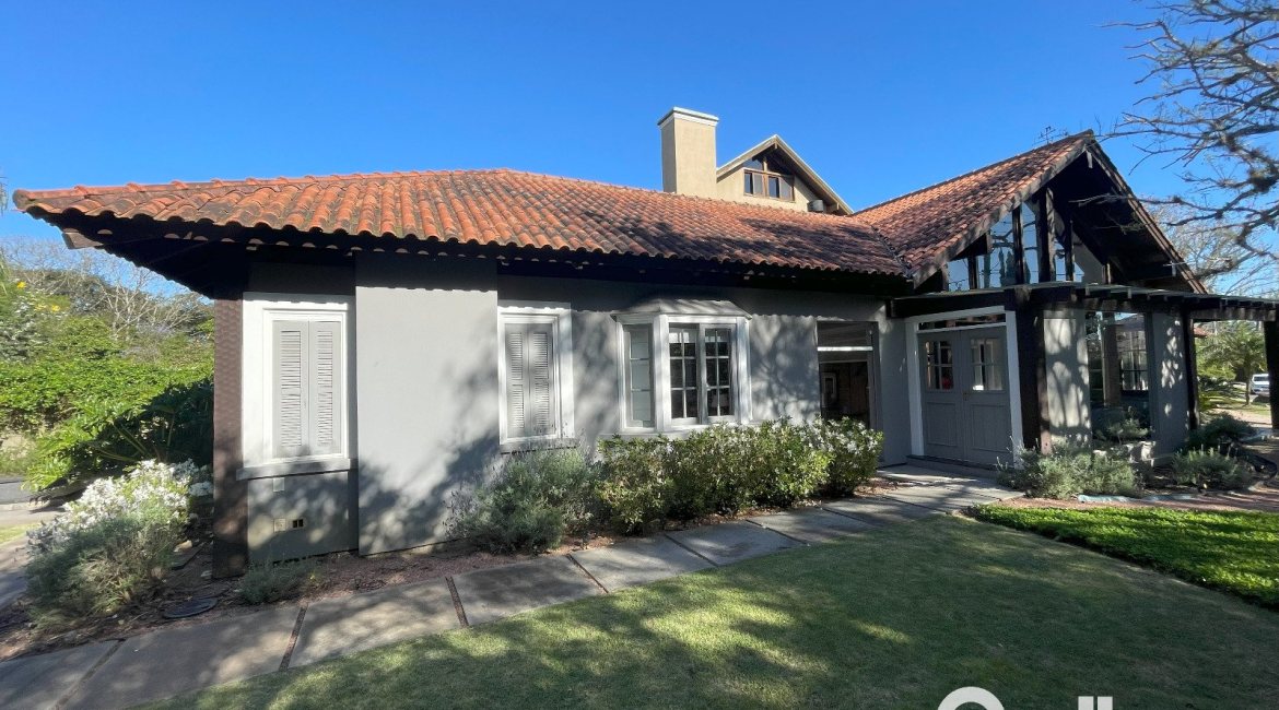 Casa em Condomínio à venda com 196m², 3 dormitórios, 1 suíte, 4 vagas, no bairro Terra Ville em PORTO ALEGRE