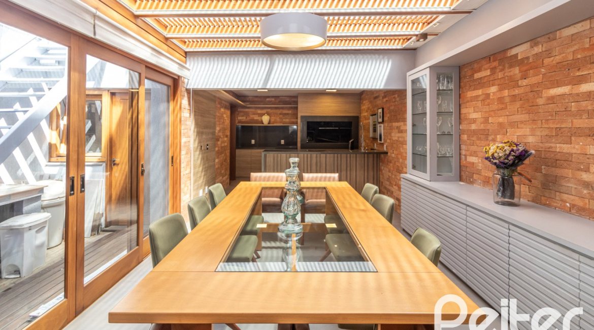 Casa em Condomínio à venda com 159m², 3 dormitórios, 1 suíte, 2 vagas, no bairro Tristeza em PORTO ALEGRE