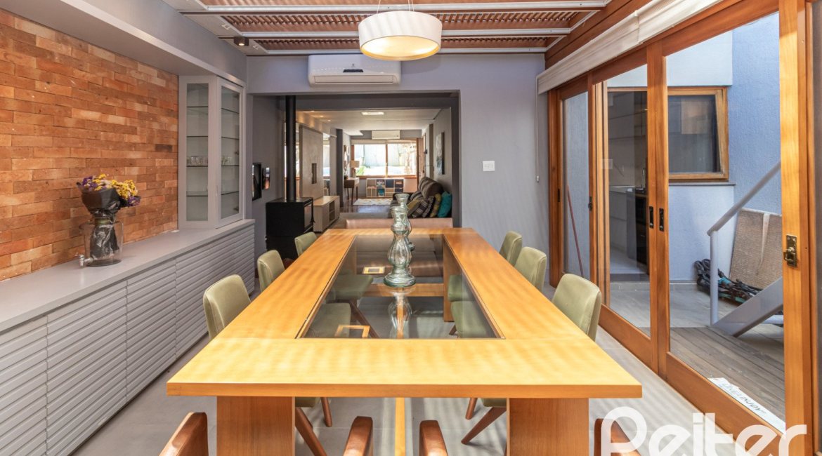 Casa em Condomínio à venda com 159m², 3 dormitórios, 1 suíte, 2 vagas, no bairro Tristeza em PORTO ALEGRE