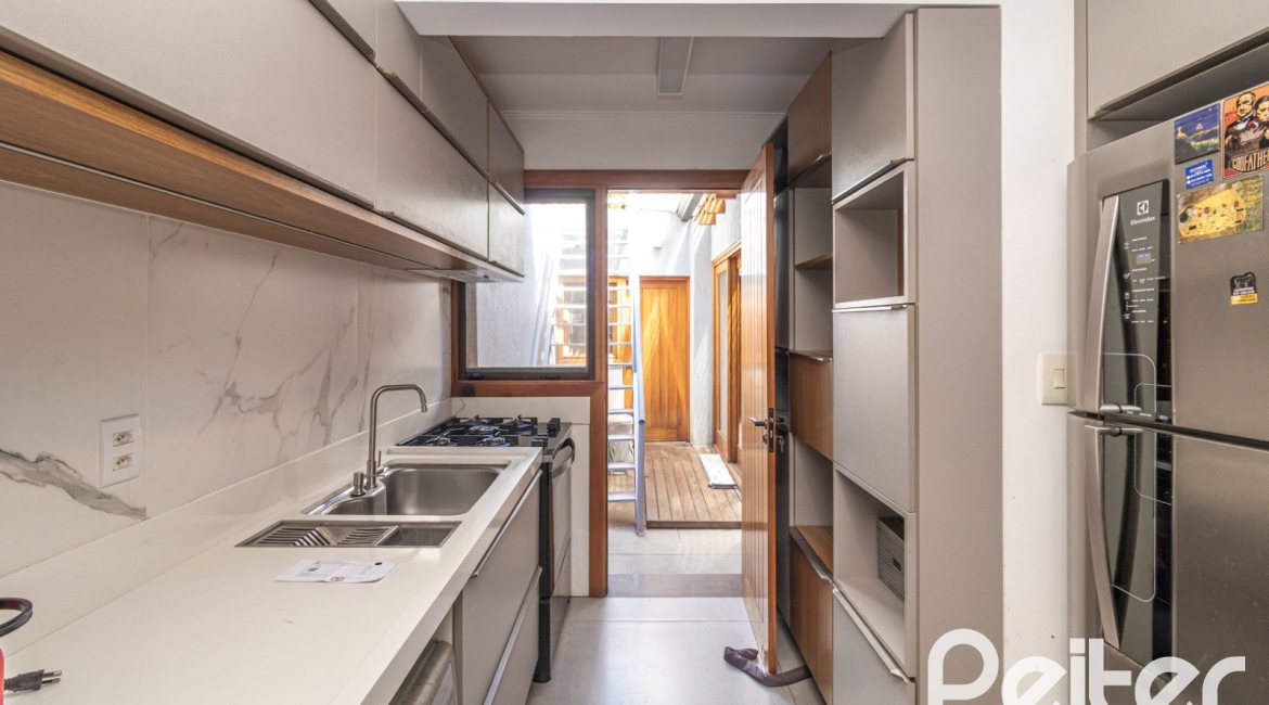 Casa em Condomínio à venda com 159m², 3 dormitórios, 1 suíte, 2 vagas, no bairro Tristeza em PORTO ALEGRE