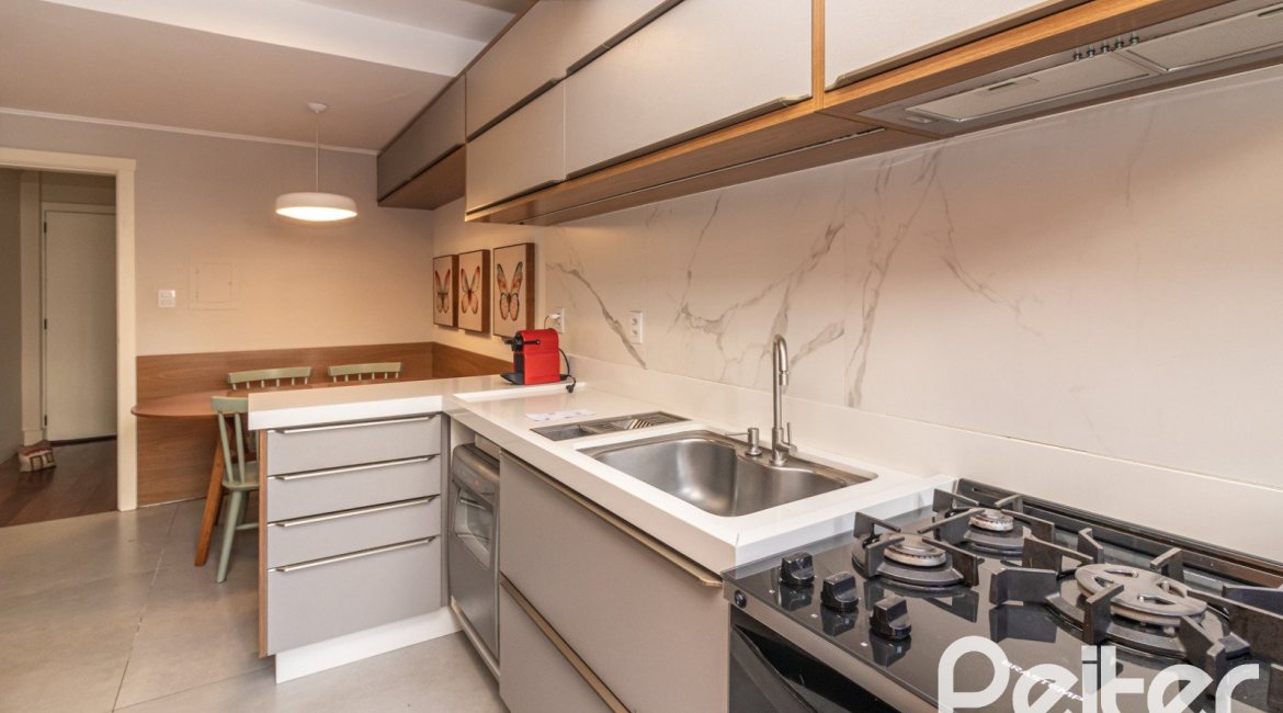 Casa em Condomínio à venda com 159m², 3 dormitórios, 1 suíte, 2 vagas, no bairro Tristeza em PORTO ALEGRE