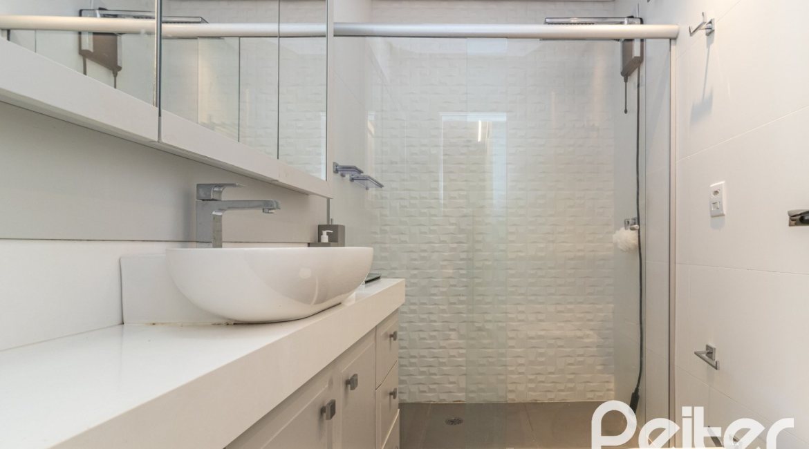 Casa em Condomínio à venda com 159m², 3 dormitórios, 1 suíte, 2 vagas, no bairro Tristeza em PORTO ALEGRE