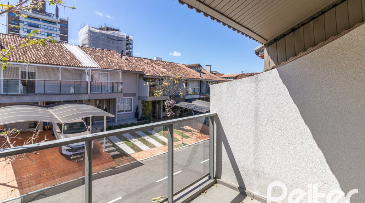 Casa em Condomínio à venda com 159m², 3 dormitórios, 1 suíte, 2 vagas, no bairro Tristeza em PORTO ALEGRE