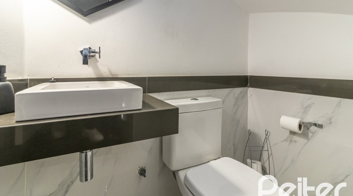 Casa em Condomínio à venda com 159m², 3 dormitórios, 1 suíte, 2 vagas, no bairro Tristeza em PORTO ALEGRE