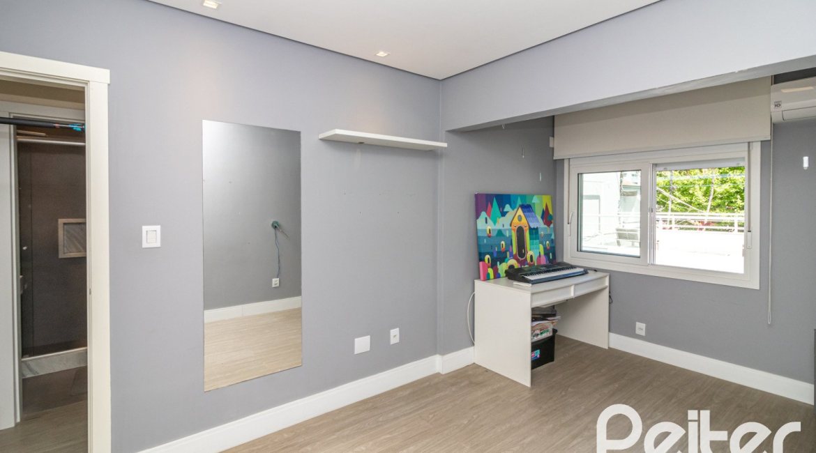 Casa em Condomínio à venda com 159m², 3 dormitórios, 1 suíte, 2 vagas, no bairro Tristeza em PORTO ALEGRE