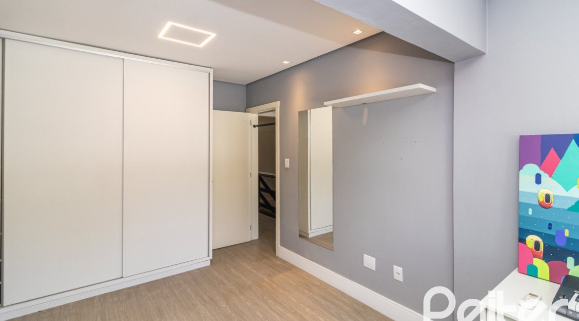 Casa em Condomínio à venda com 159m², 3 dormitórios, 1 suíte, 2 vagas, no bairro Tristeza em PORTO ALEGRE