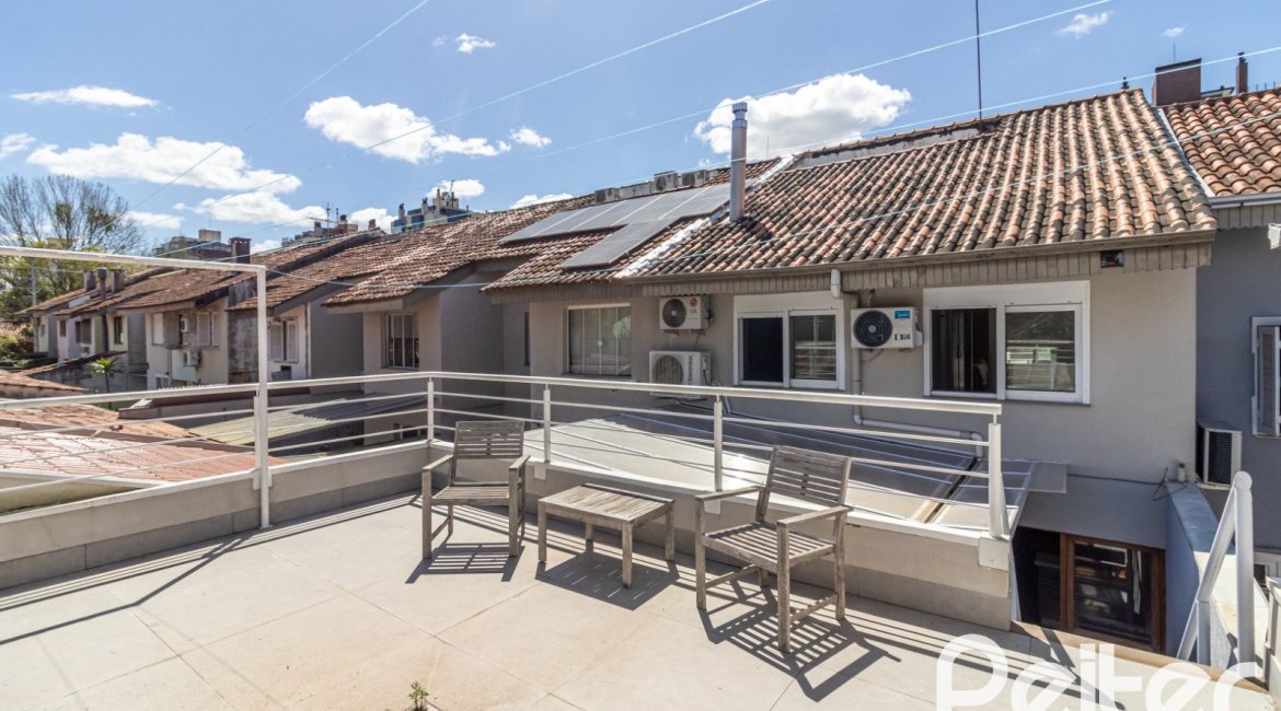 Casa em Condomínio à venda com 159m², 3 dormitórios, 1 suíte, 2 vagas, no bairro Tristeza em PORTO ALEGRE