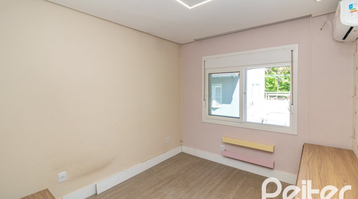 Casa em Condomínio à venda com 159m², 3 dormitórios, 1 suíte, 2 vagas, no bairro Tristeza em PORTO ALEGRE