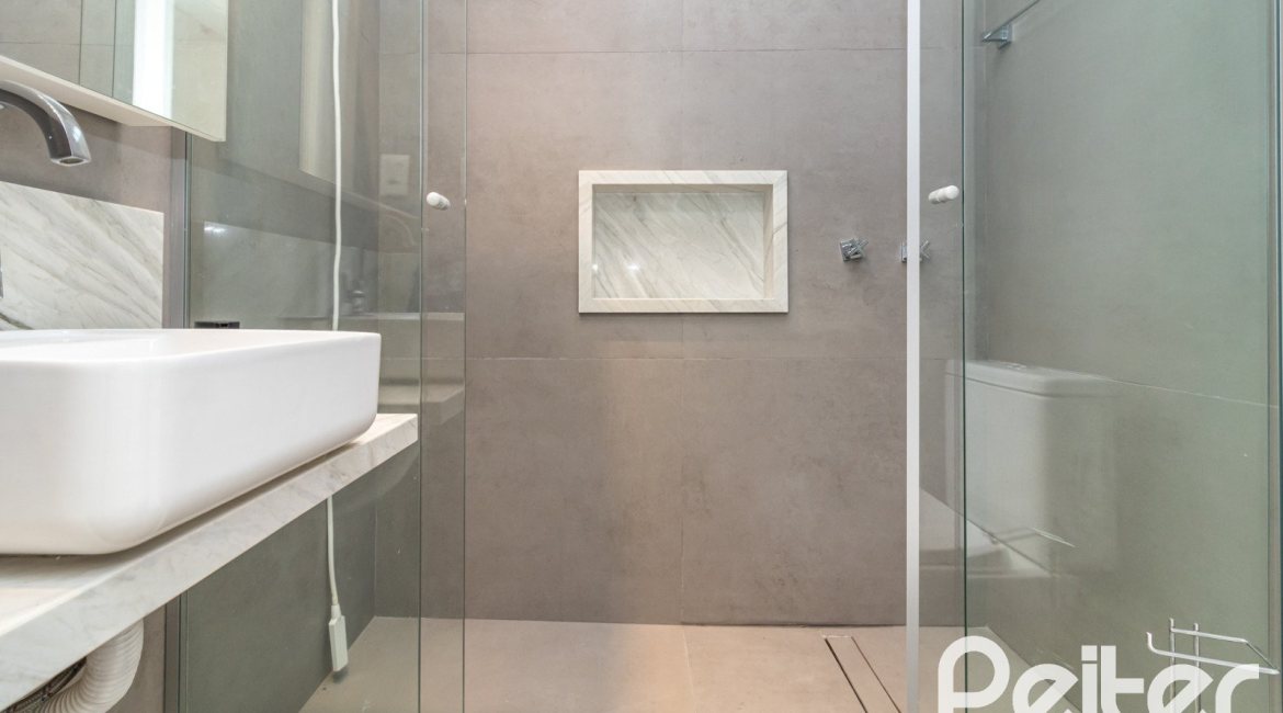 Casa em Condomínio à venda com 159m², 3 dormitórios, 1 suíte, 2 vagas, no bairro Tristeza em PORTO ALEGRE