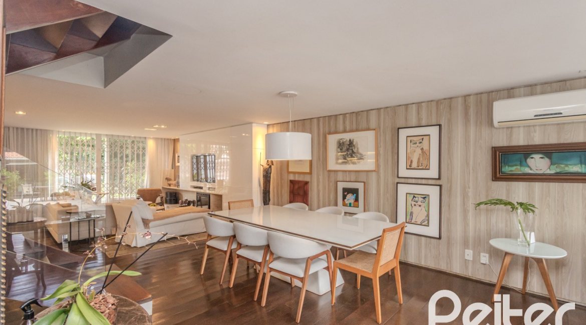 Casa à venda com 284m², 3 dormitórios, 1 suíte, 3 vagas, no bairro Tristeza em Porto Alegre