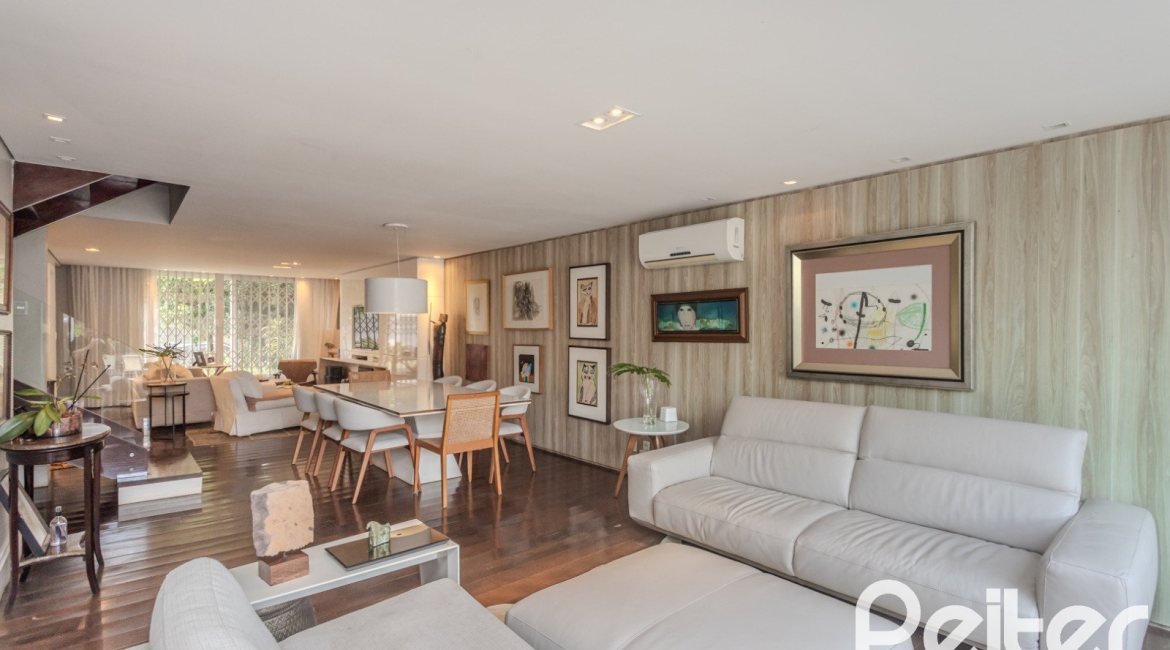 Casa à venda com 284m², 3 dormitórios, 1 suíte, 3 vagas, no bairro Tristeza em Porto Alegre