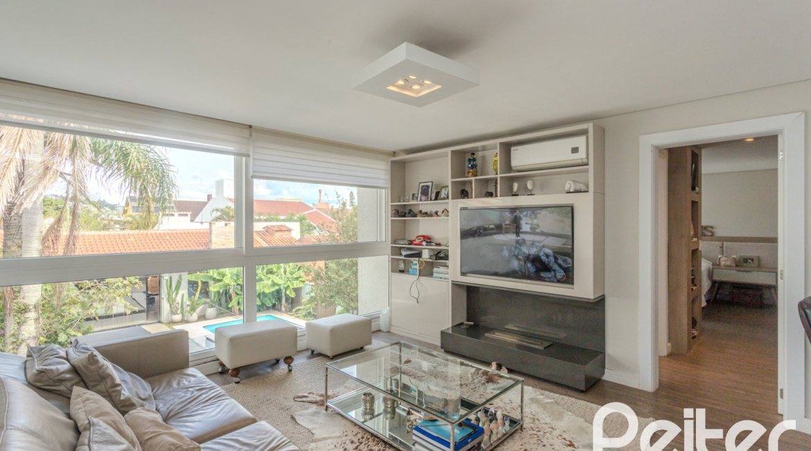 Casa à venda com 284m², 3 dormitórios, 1 suíte, 3 vagas, no bairro Tristeza em Porto Alegre