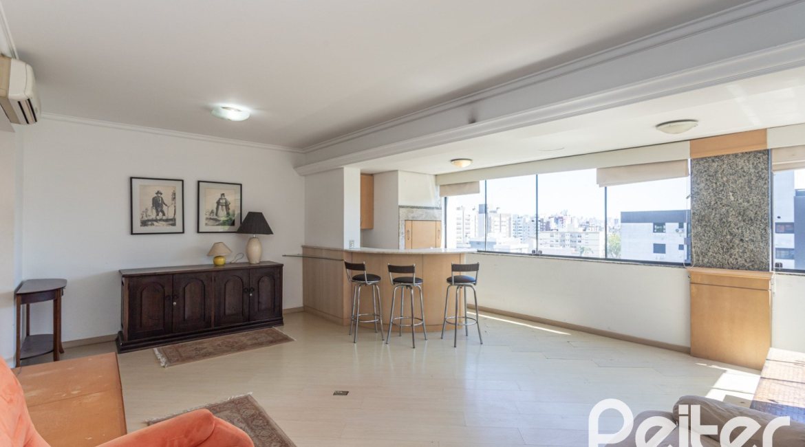 Apartamento à venda com 106m², 3 dormitórios, 1 suíte, 2 vagas, no bairro Menino Deus em Porto Alegre