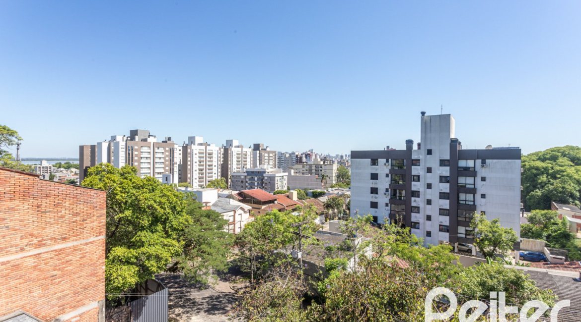 Apartamento à venda com 106m², 3 dormitórios, 1 suíte, 2 vagas, no bairro Menino Deus em Porto Alegre