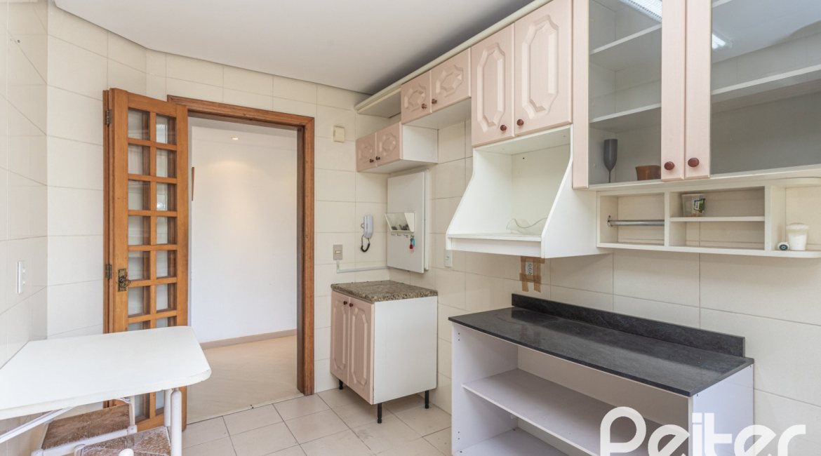 Apartamento à venda com 106m², 3 dormitórios, 1 suíte, 2 vagas, no bairro Menino Deus em Porto Alegre