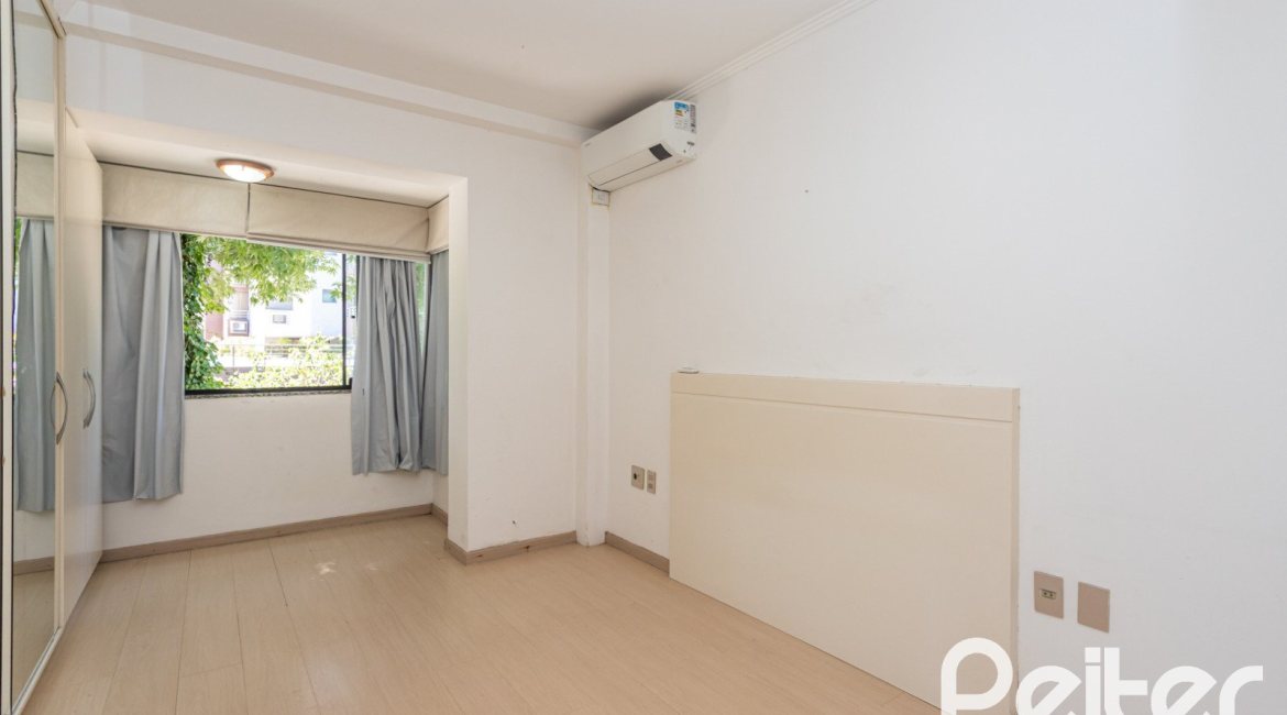 Apartamento à venda com 106m², 3 dormitórios, 1 suíte, 2 vagas, no bairro Menino Deus em Porto Alegre