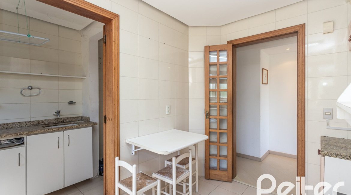 Apartamento à venda com 106m², 3 dormitórios, 1 suíte, 2 vagas, no bairro Menino Deus em Porto Alegre