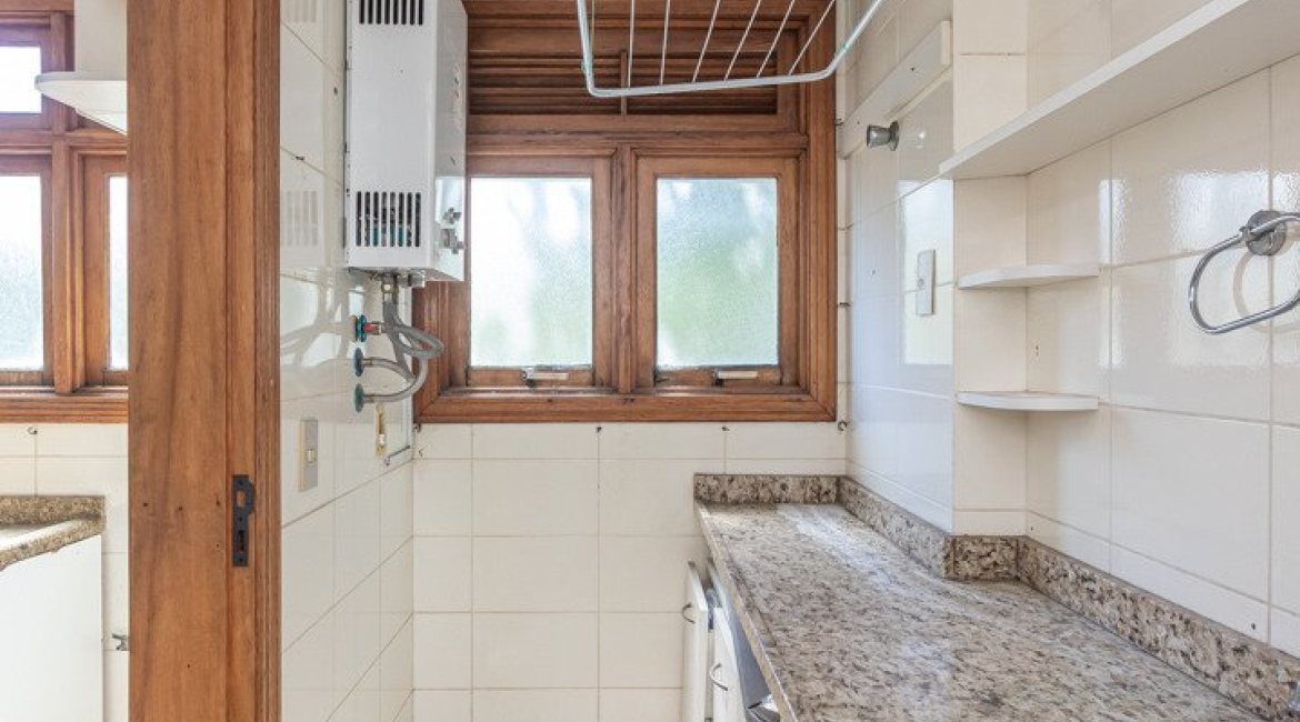 Apartamento à venda com 106m², 3 dormitórios, 1 suíte, 2 vagas, no bairro Menino Deus em Porto Alegre