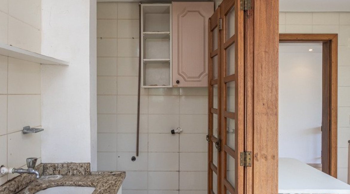 Apartamento à venda com 106m², 3 dormitórios, 1 suíte, 2 vagas, no bairro Menino Deus em Porto Alegre