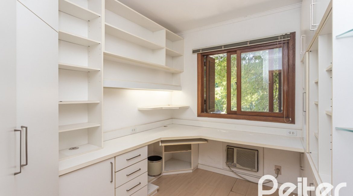 Apartamento à venda com 106m², 3 dormitórios, 1 suíte, 2 vagas, no bairro Menino Deus em Porto Alegre
