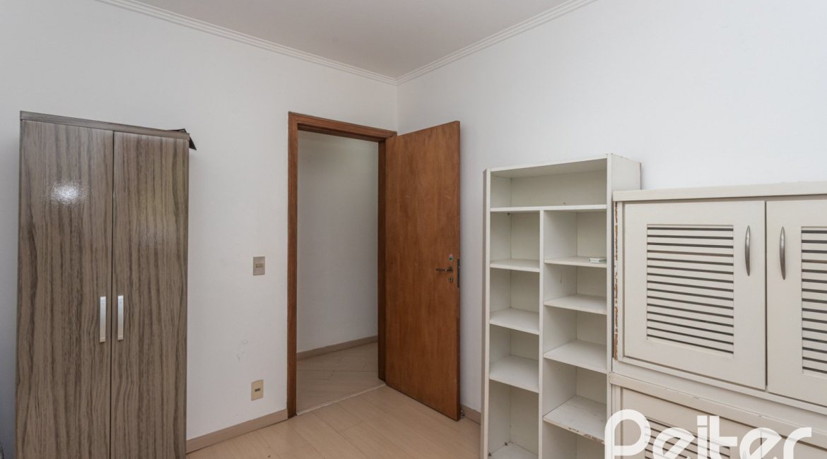 Apartamento à venda com 106m², 3 dormitórios, 1 suíte, 2 vagas, no bairro Menino Deus em Porto Alegre