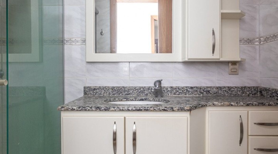 Apartamento à venda com 106m², 3 dormitórios, 1 suíte, 2 vagas, no bairro Menino Deus em Porto Alegre