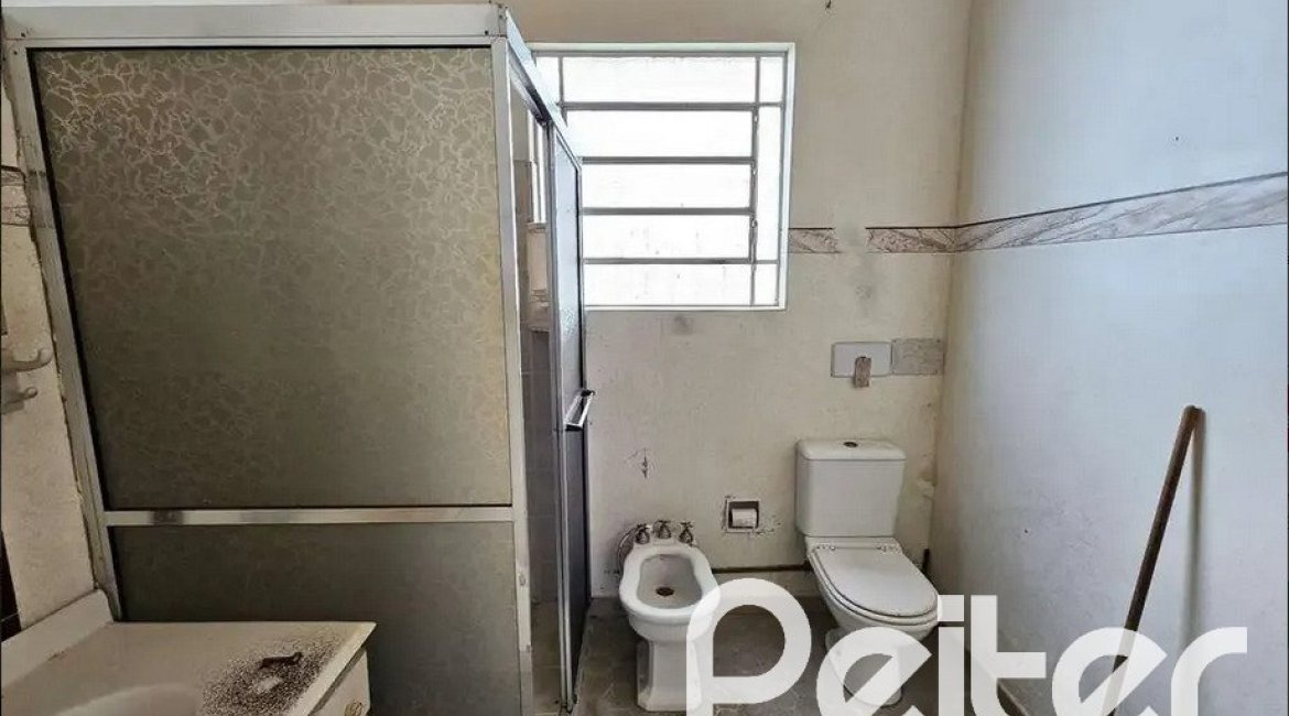 Terreno à venda com 412m², no bairro Tristeza em Porto Alegre