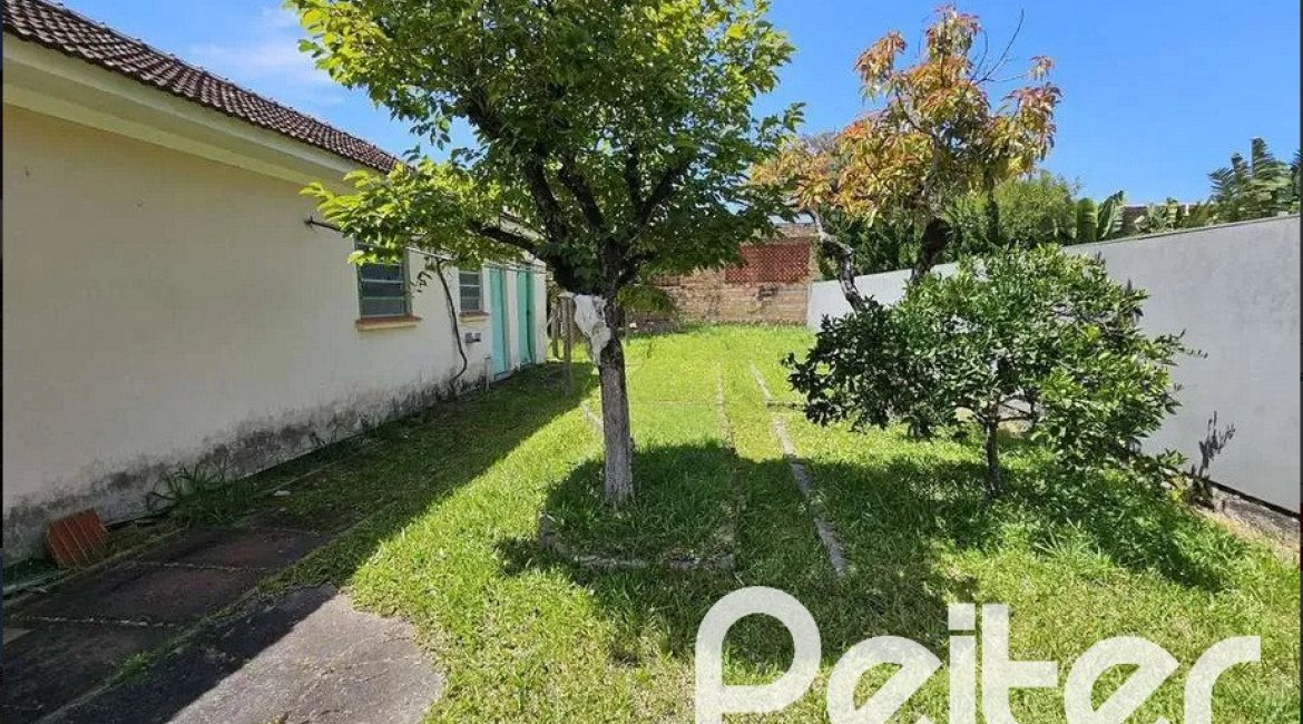 Terreno à venda com 412m², no bairro Tristeza em Porto Alegre